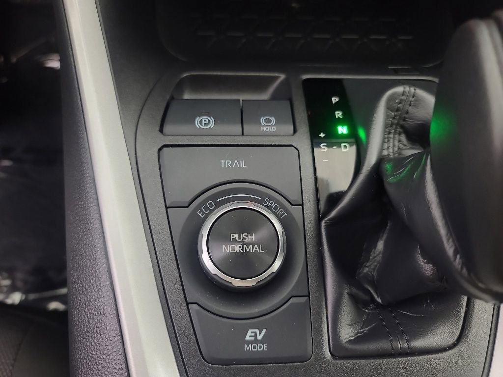 Used 2025 Toyota RAV4 XLE AWD/4WD image 38