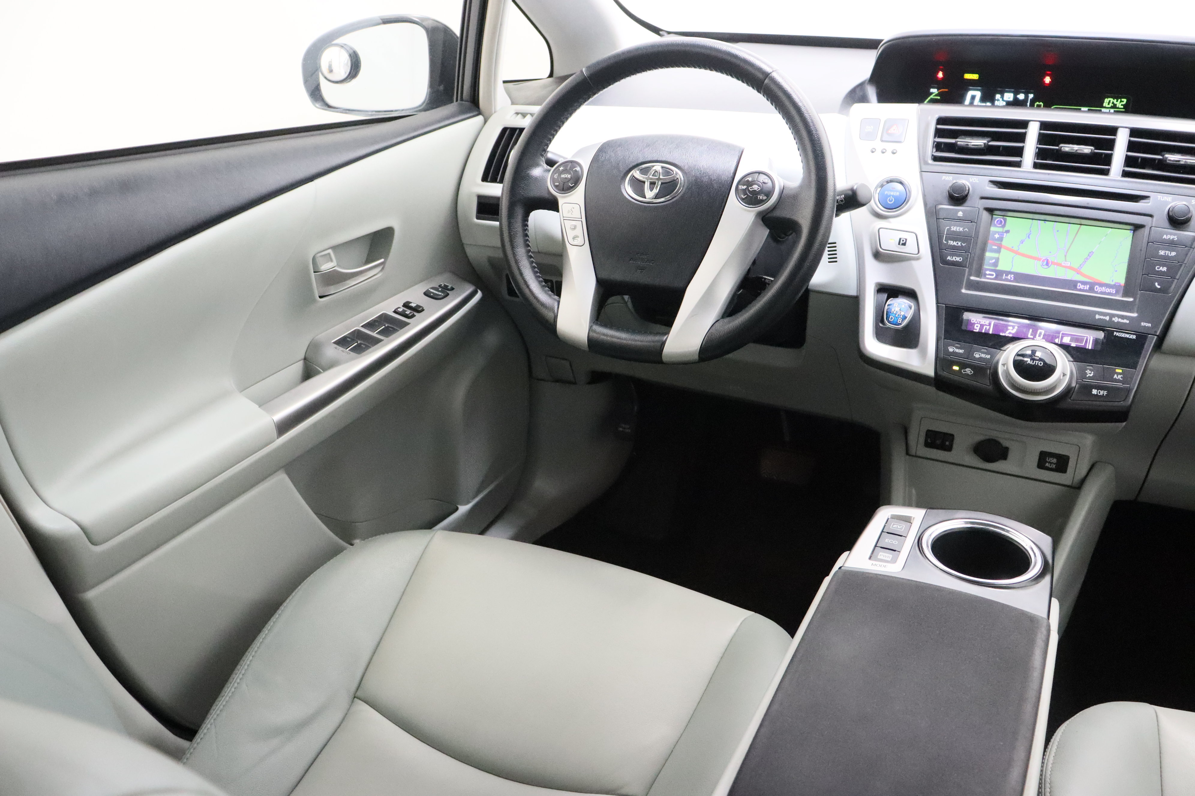 Used 2013 Toyota Prius V Five FWD image 30