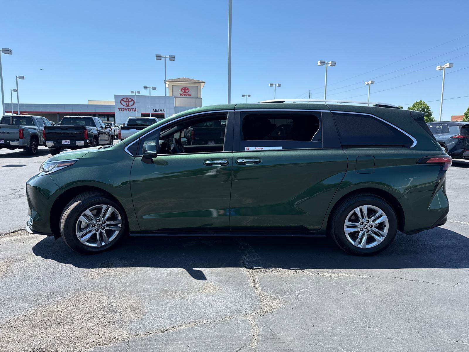Used 2025 Toyota Sienna Limited AWD/4WD image 4