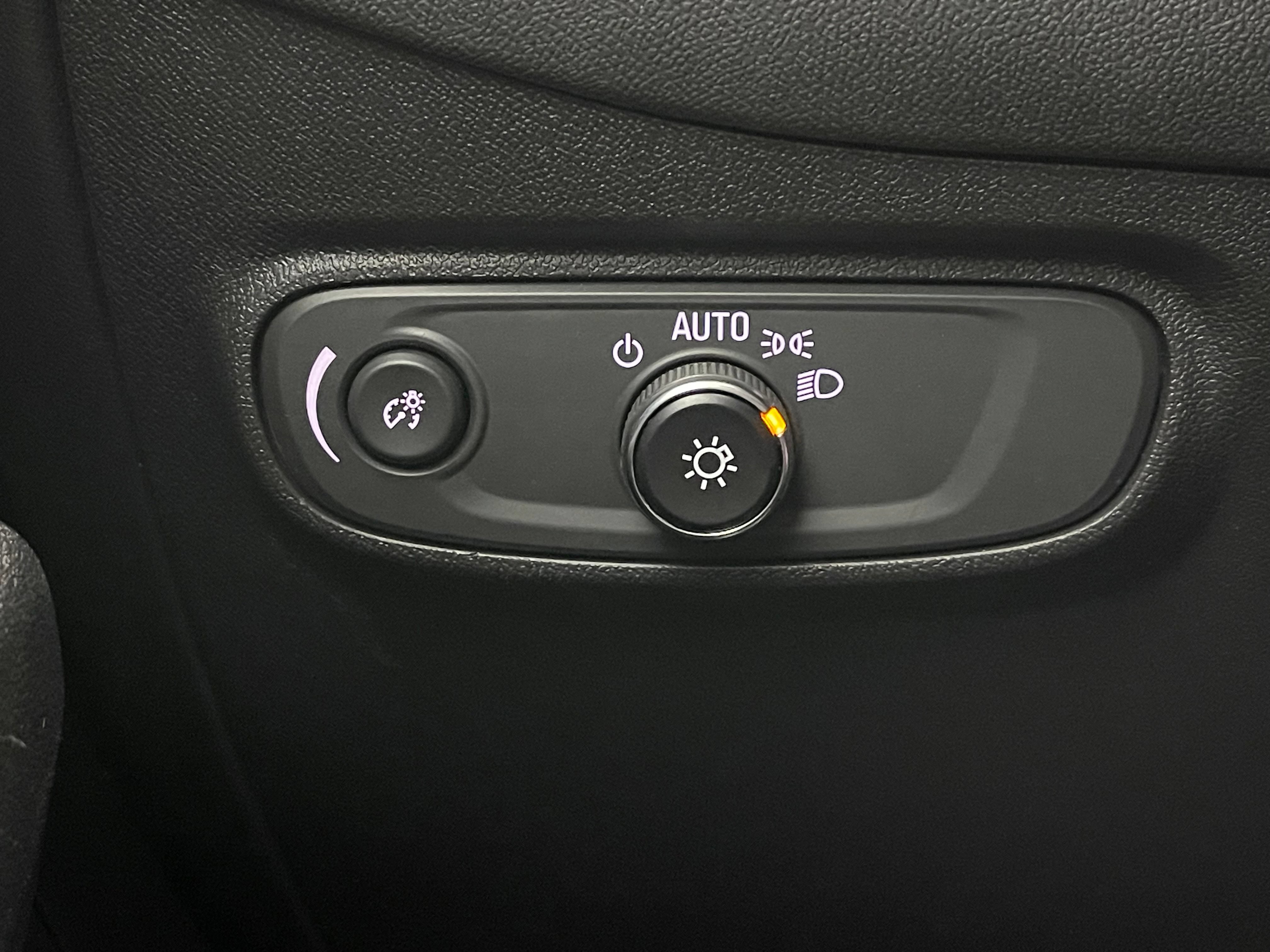 Used 2023 Chevrolet Equinox LT FWD image 22