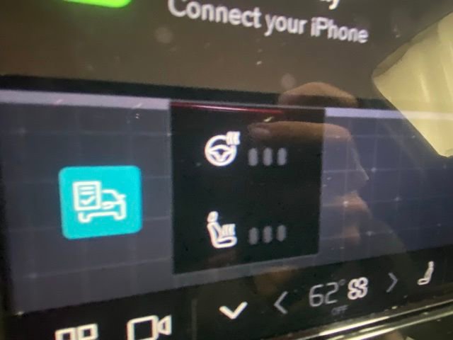 Certified 2025 Volvo XC40 B5 Core image 24