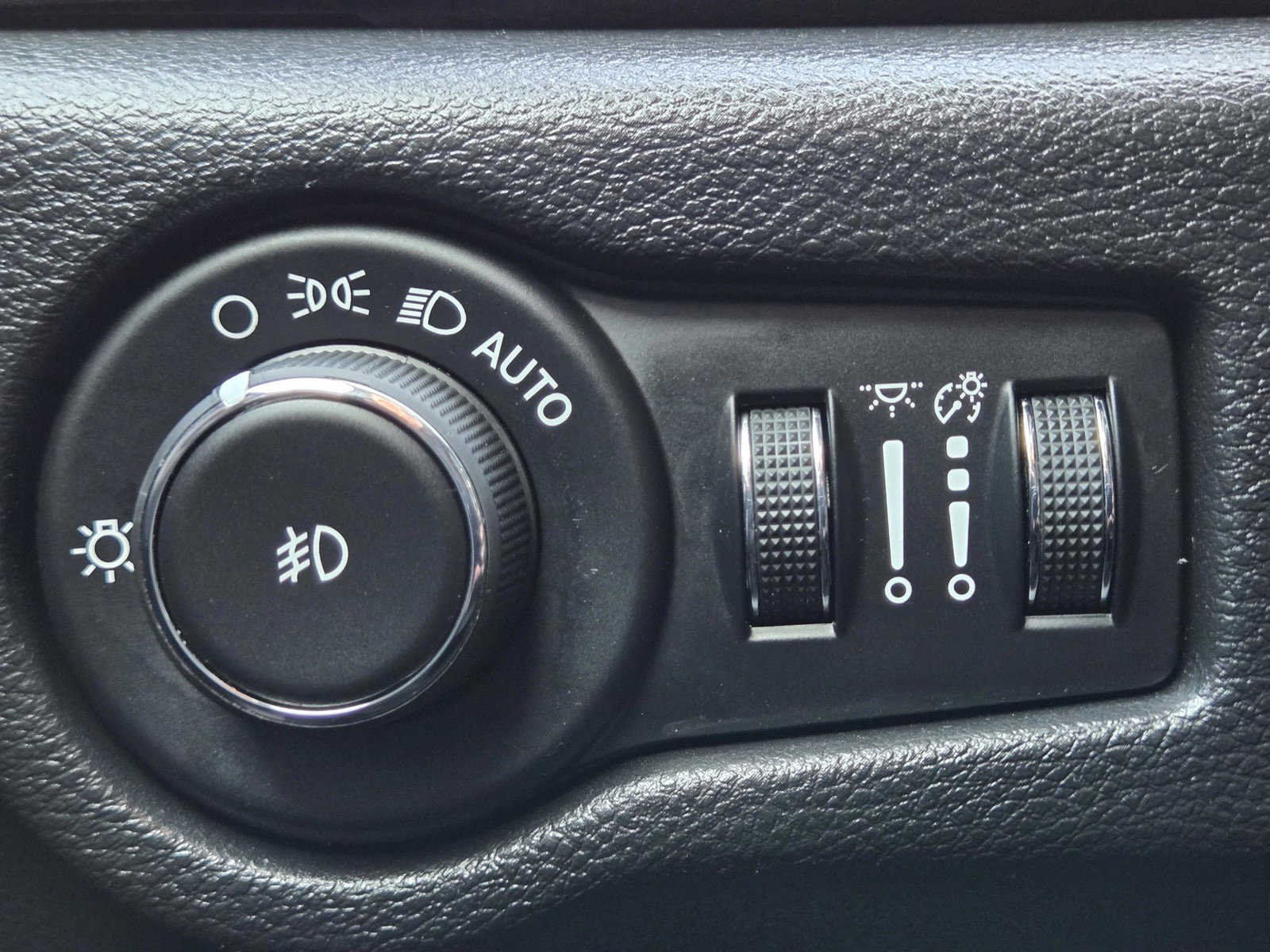 Used 2019 Chrysler Pacifica Limited w/ Advanced Safetytec Group image 25