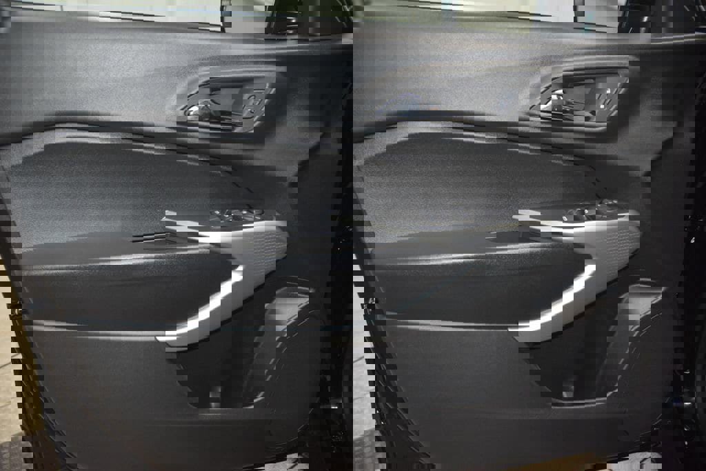 New 2026 Chevrolet Trax LS w/ LS Convenience Package FWD image 40