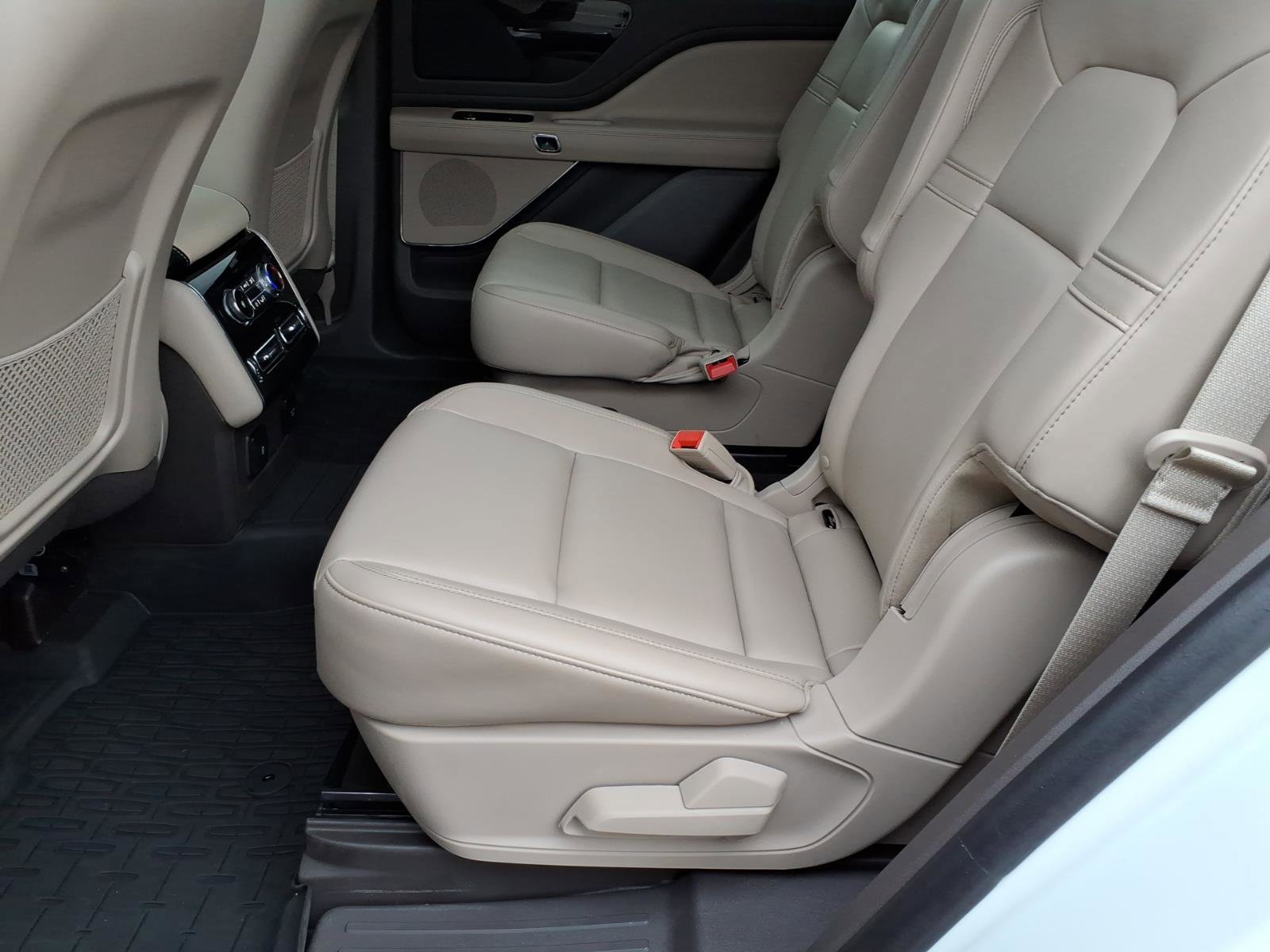 Used 2023 Lincoln Aviator AWD w/ Premium Package image 13