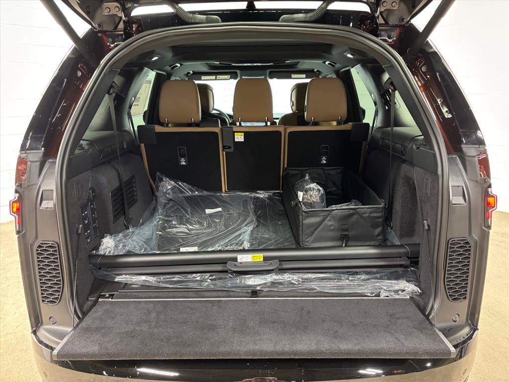 New 2026 Land Rover Discovery Limited Edition AWD/4WD image 41