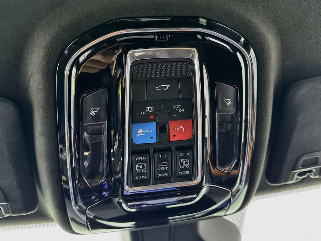 Used 2023 Jeep Grand Cherokee Summit AWD/4WD image 15