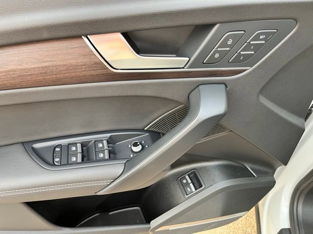 Used 2024 Audi Q5 e Prestige w/ Prestige Package image 18