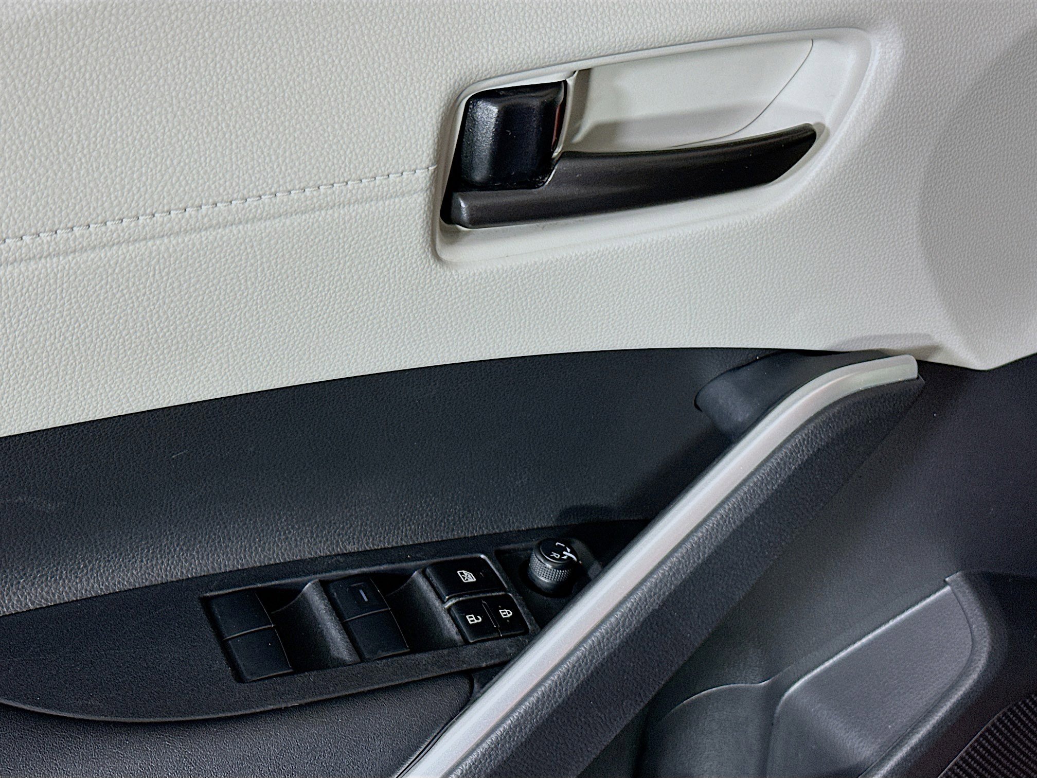 Used 2023 Toyota Corolla Cross LE image 14