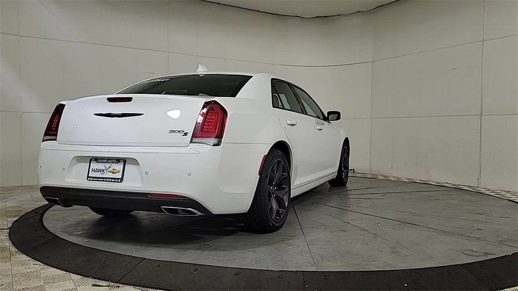 Used 2023 Chrysler 300 S image 7