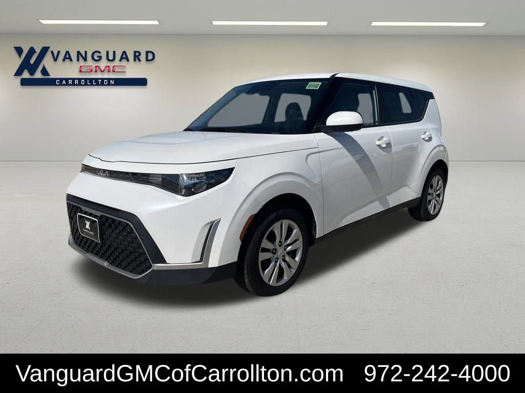 Used 2023 Kia Soul LX image 1