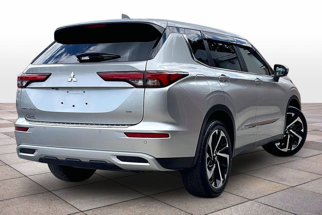 Used 2023 Mitsubishi Outlander SE AWD/4WD image 12
