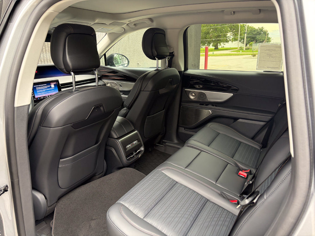 New 2026 Lincoln Nautilus Reserve AWD/4WD image 18