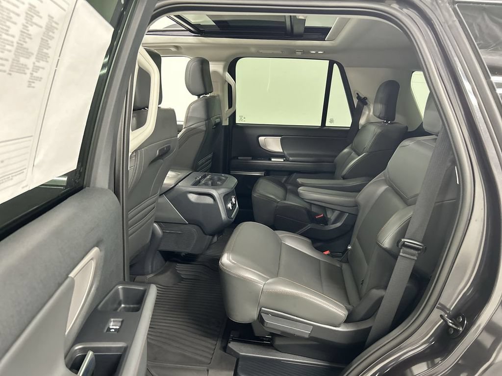 Used 2025 Ford Expedition Active AWD/4WD image 20