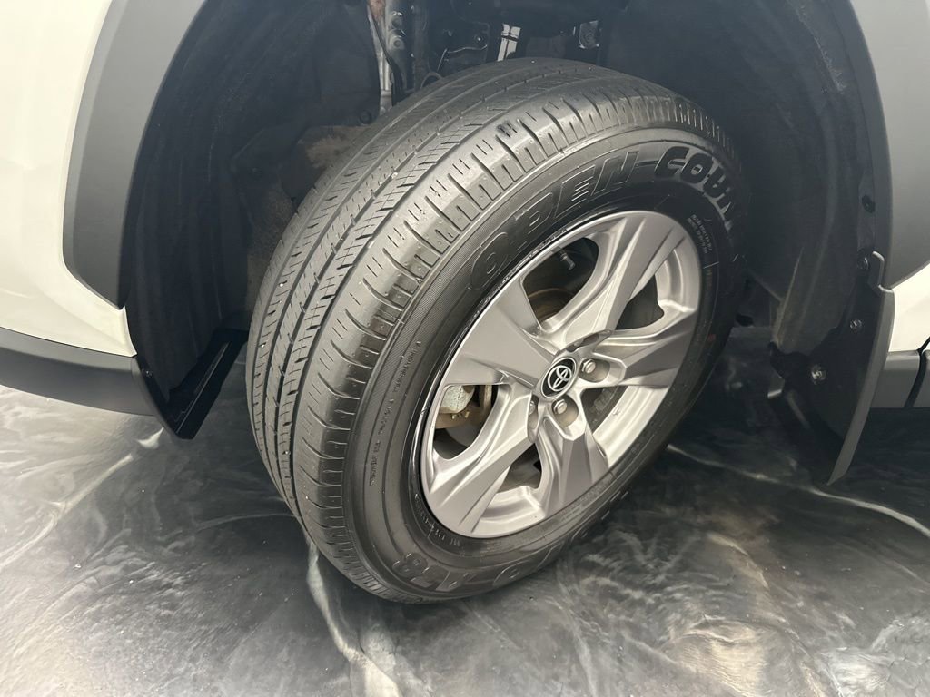 Used 2022 Toyota RAV4 XLE image 28