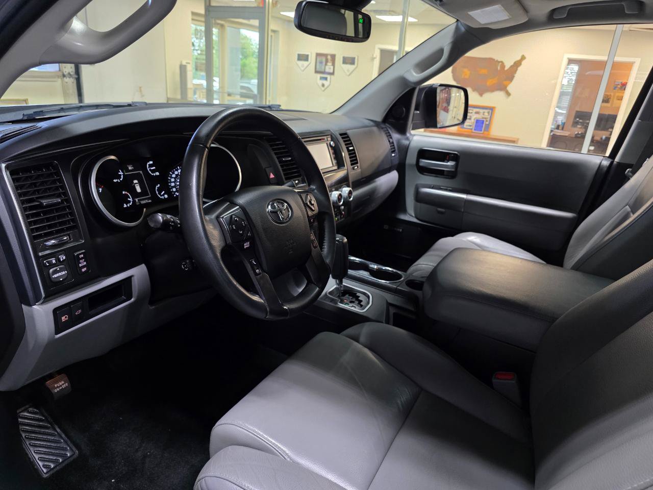 Used 2018 Toyota Sequoia Limited w/ Safety & Convenience Package AWD/4WD image 16