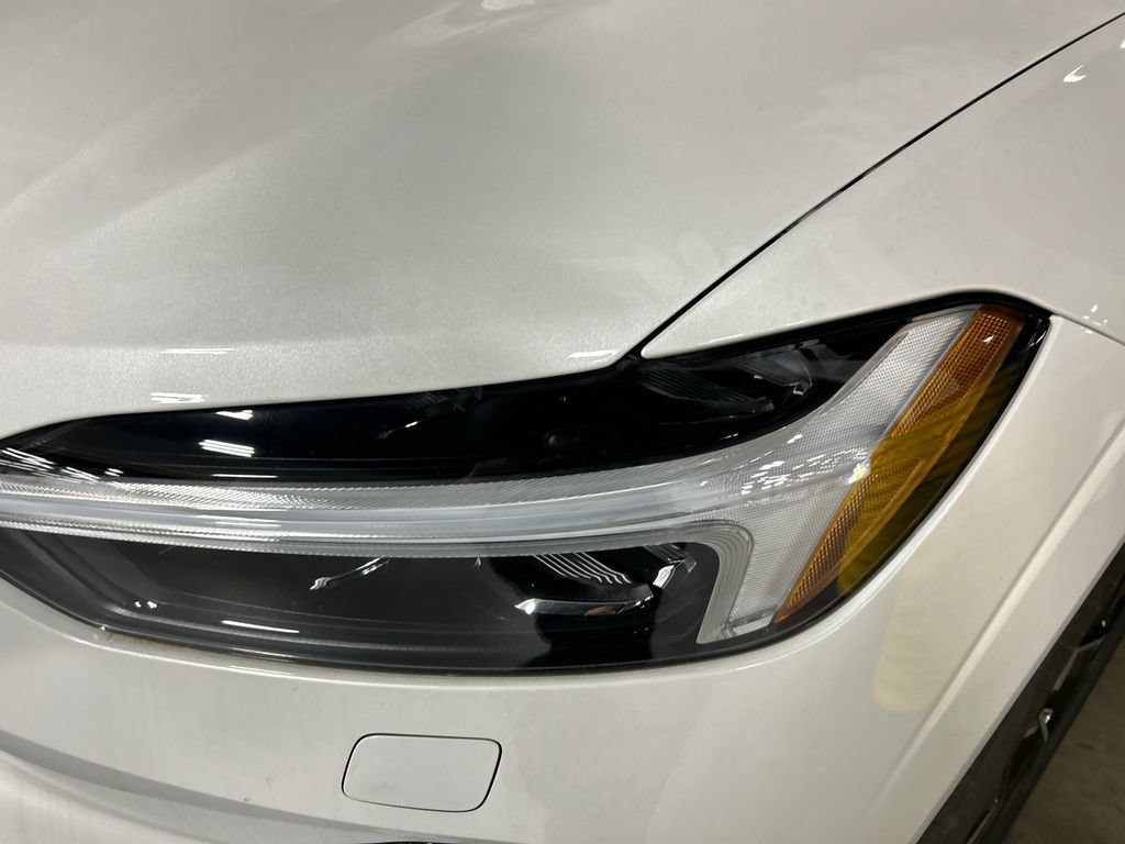 New 2026 Volvo XC60 B5 Plus w/ Protection Package Premier AWD/4WD image 7