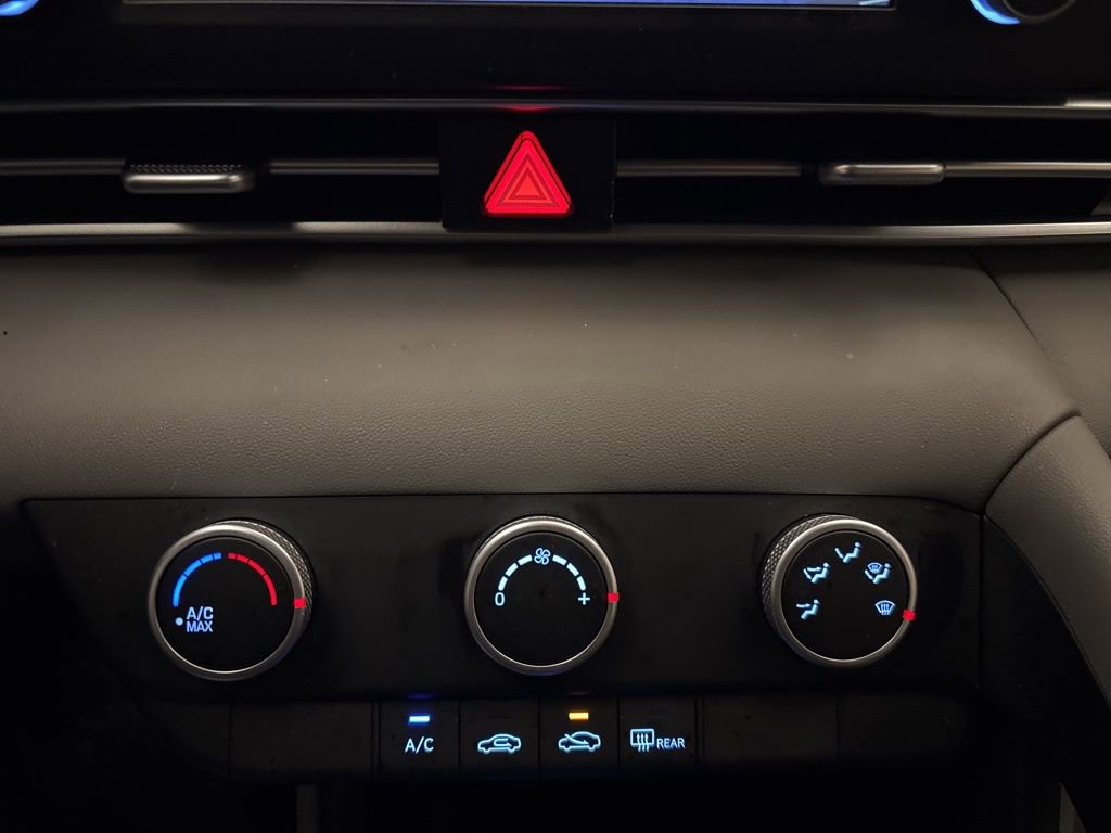 Certified 2025 Hyundai Elantra SE image 19