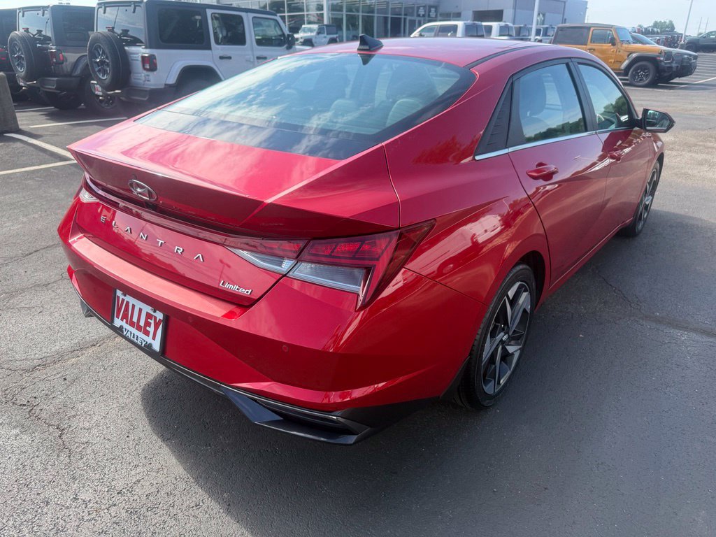 Used 2023 Hyundai Elantra Limited FWD image 3