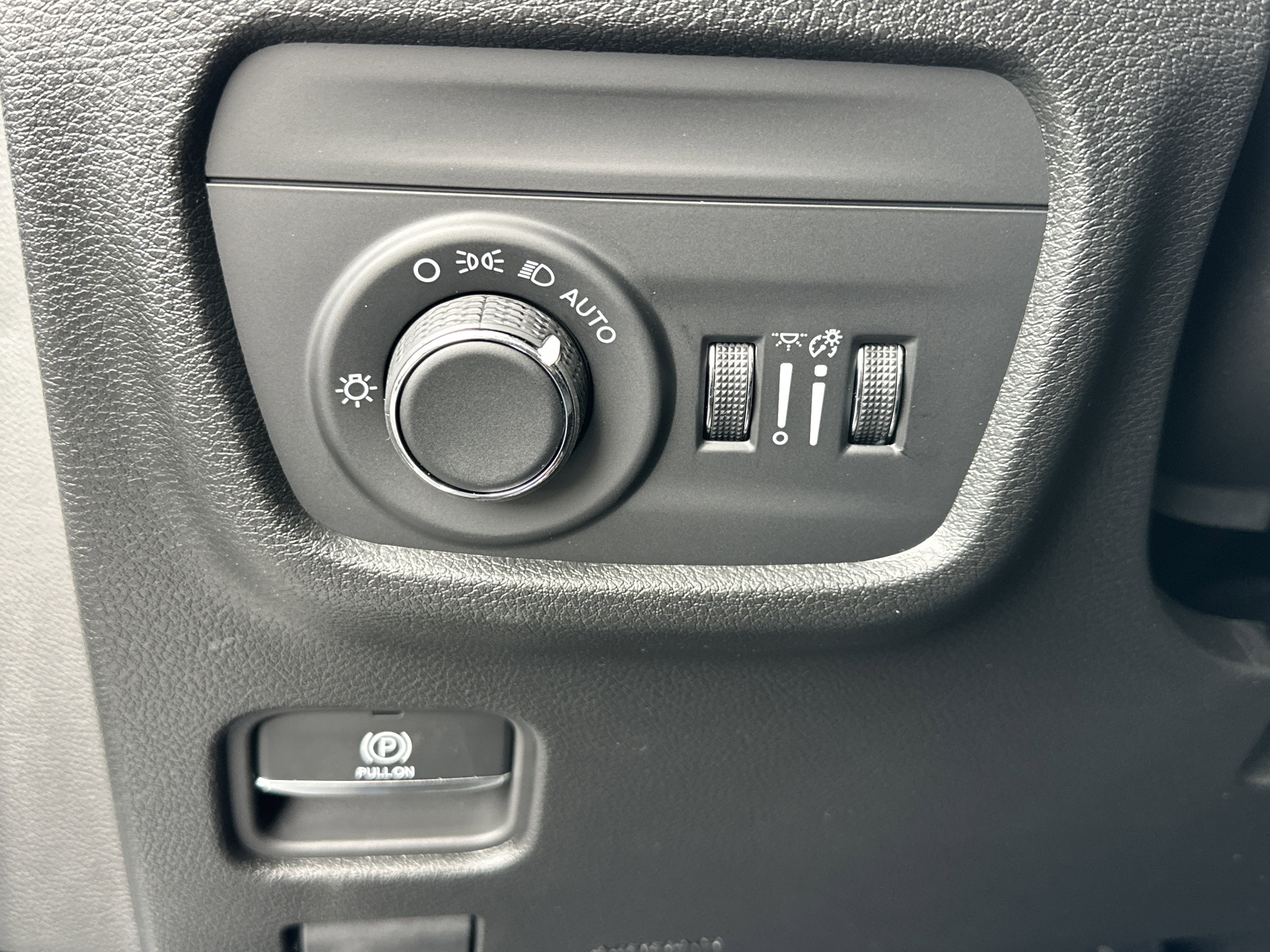 New 2025 Jeep Grand Cherokee Altitude image 11