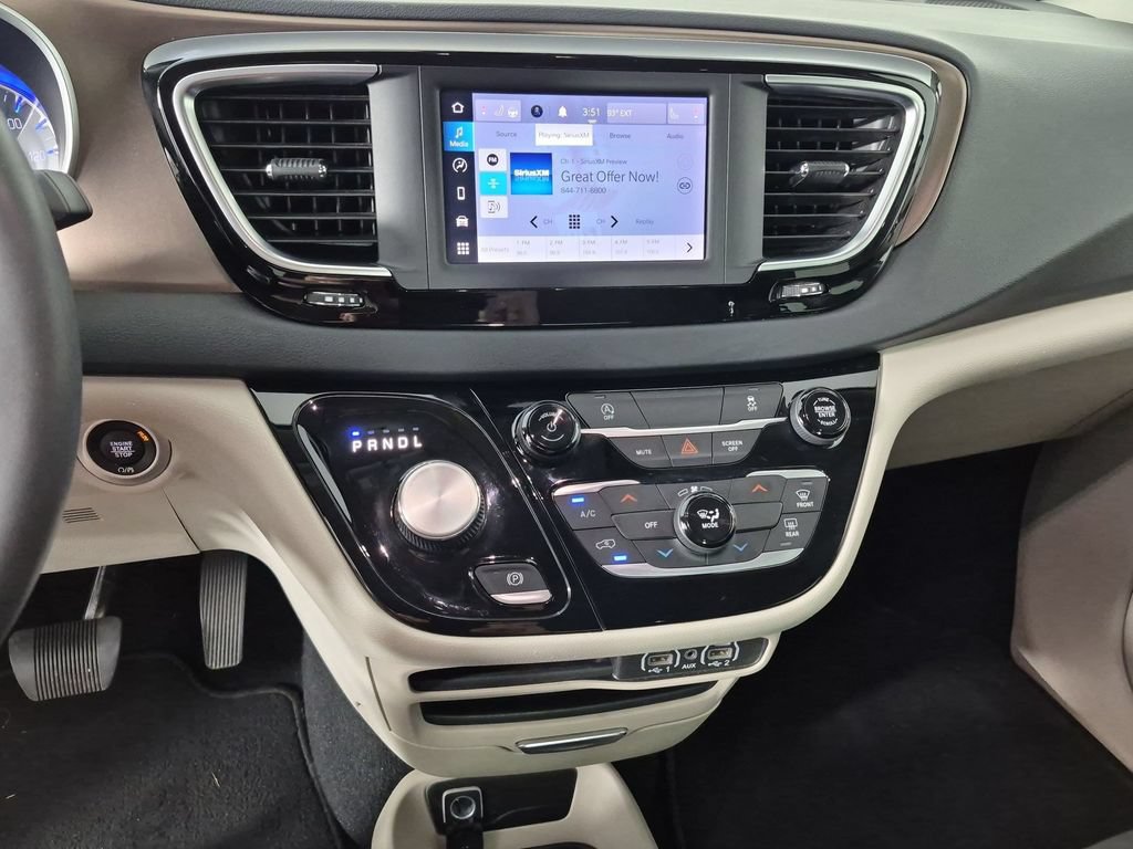 Used 2023 Chrysler Voyager LX FWD image 23