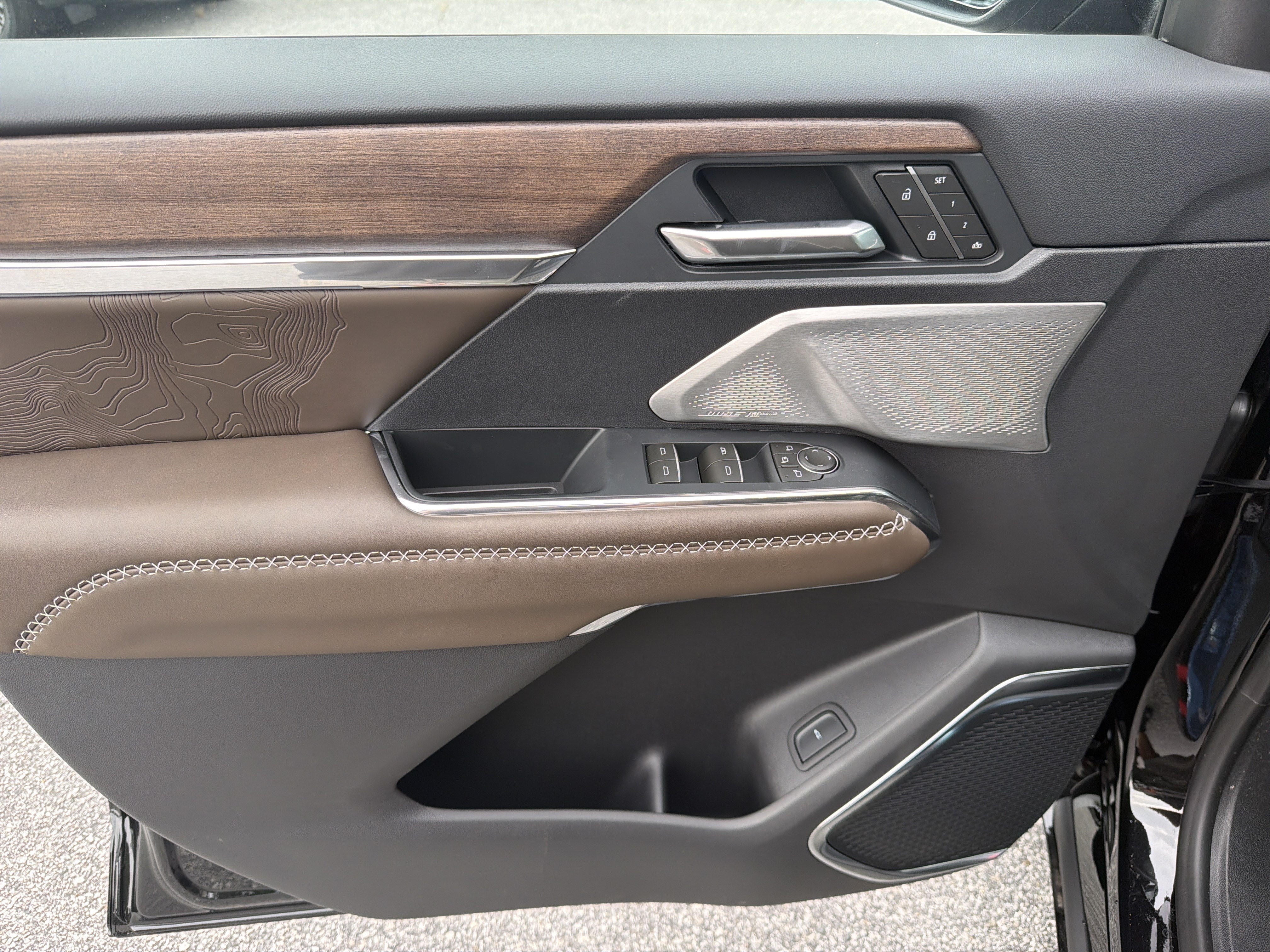 New 2027 GMC Acadia Denali Ultimate w/ LPO, Floor Liner Package FWD image 11