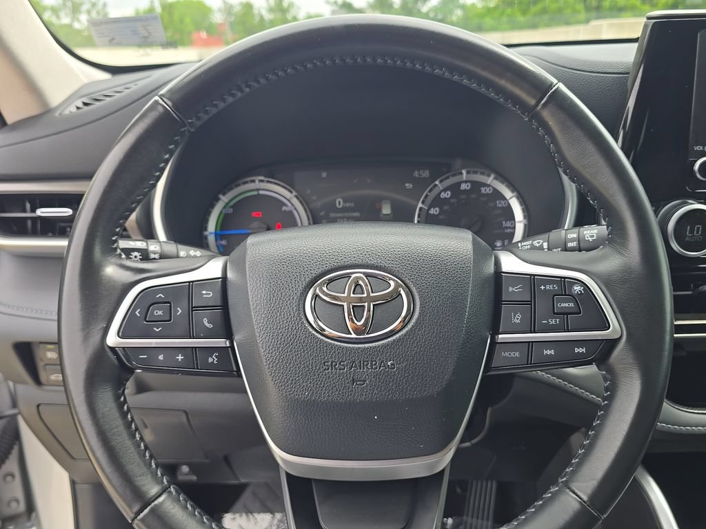 Used 2024 Toyota Highlander XLE AWD/4WD image 26