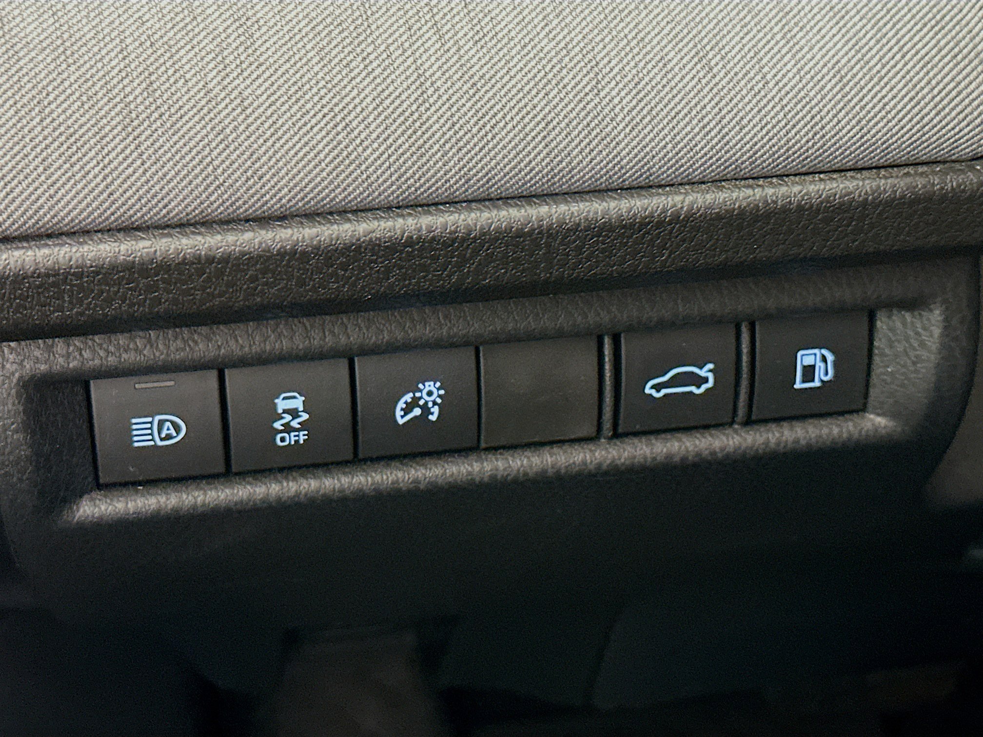 Used 2026 Toyota Camry LE FWD image 17