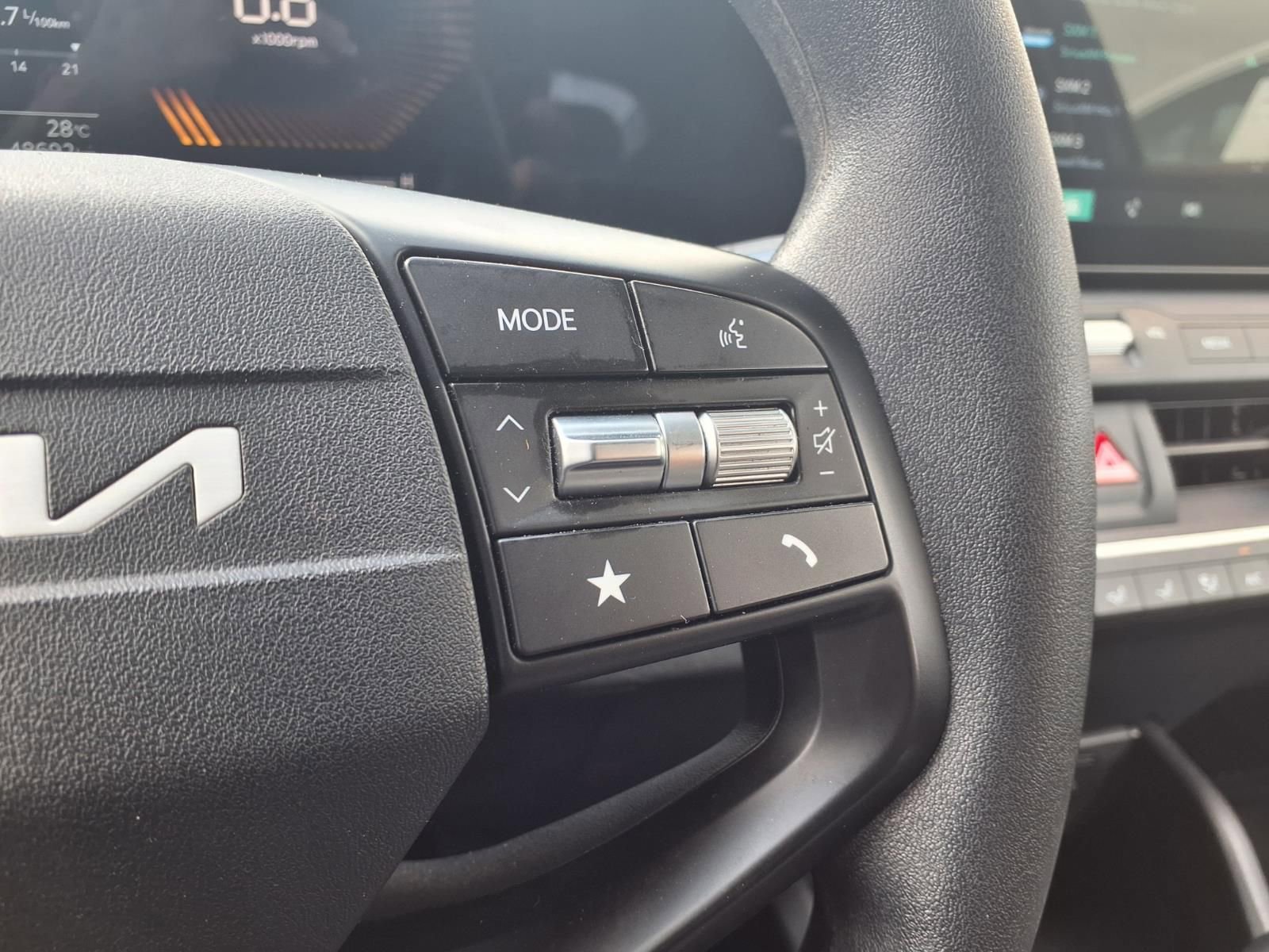 Used 2025 Kia K4 LXS image 15