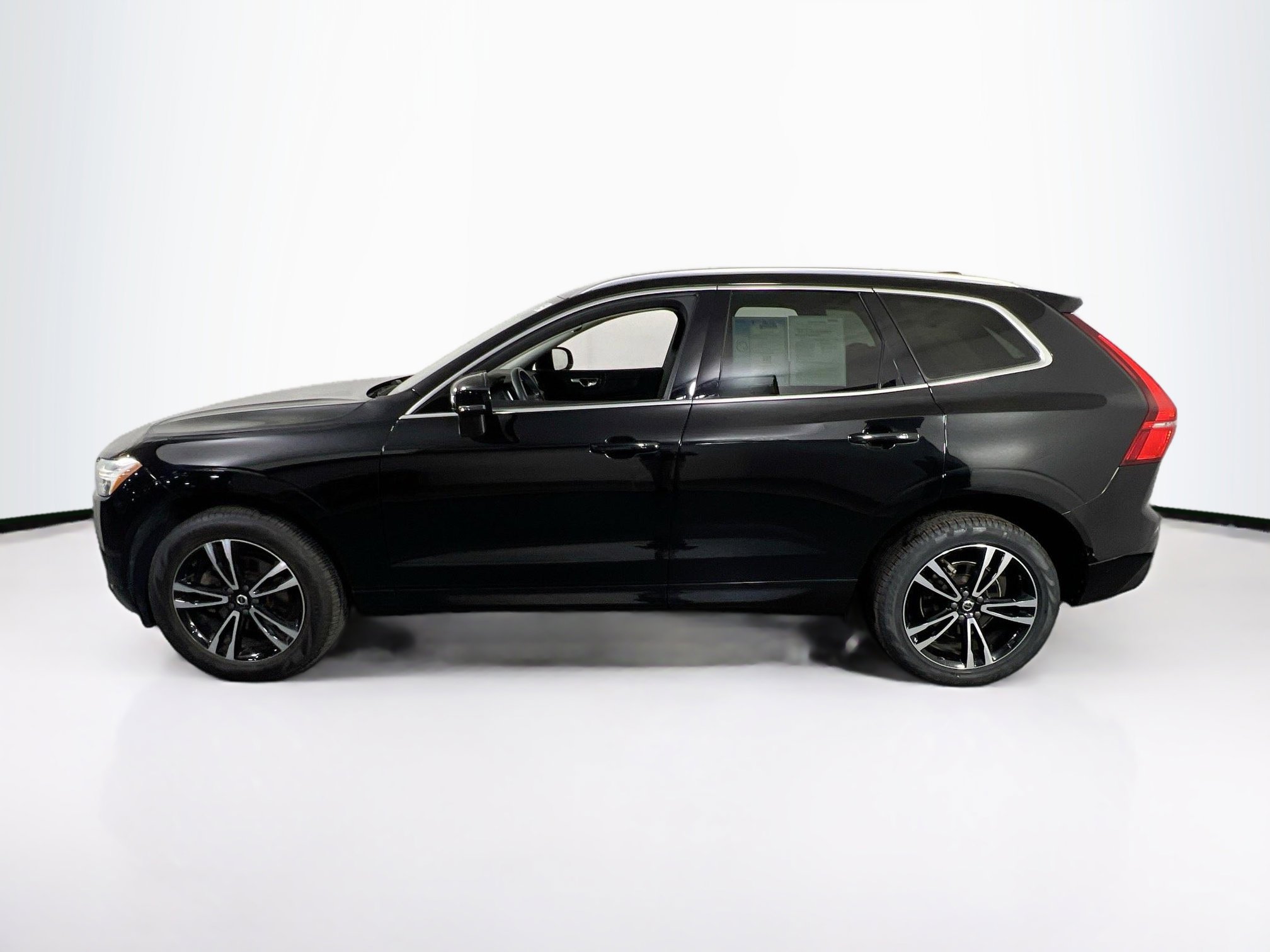 Used 2021 Volvo XC60 T5 Momentum w/ Premium Package AWD/4WD image 8
