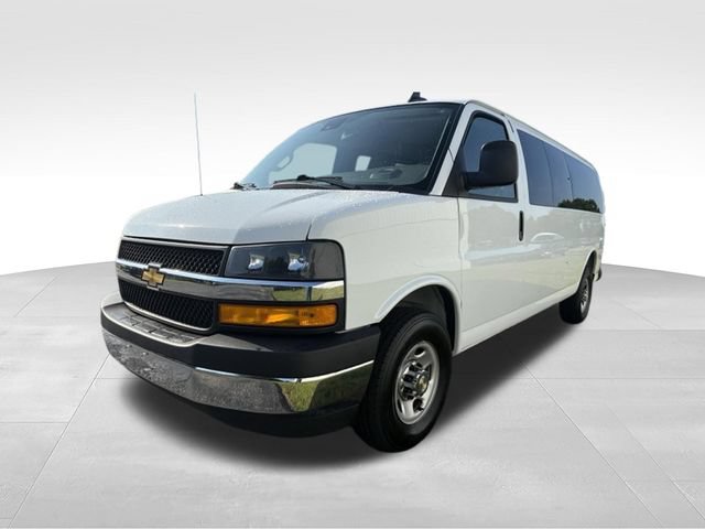 Used 2025 Chevrolet Express 3500 LT w/ LT Preferred Equipment Group RWD image 9