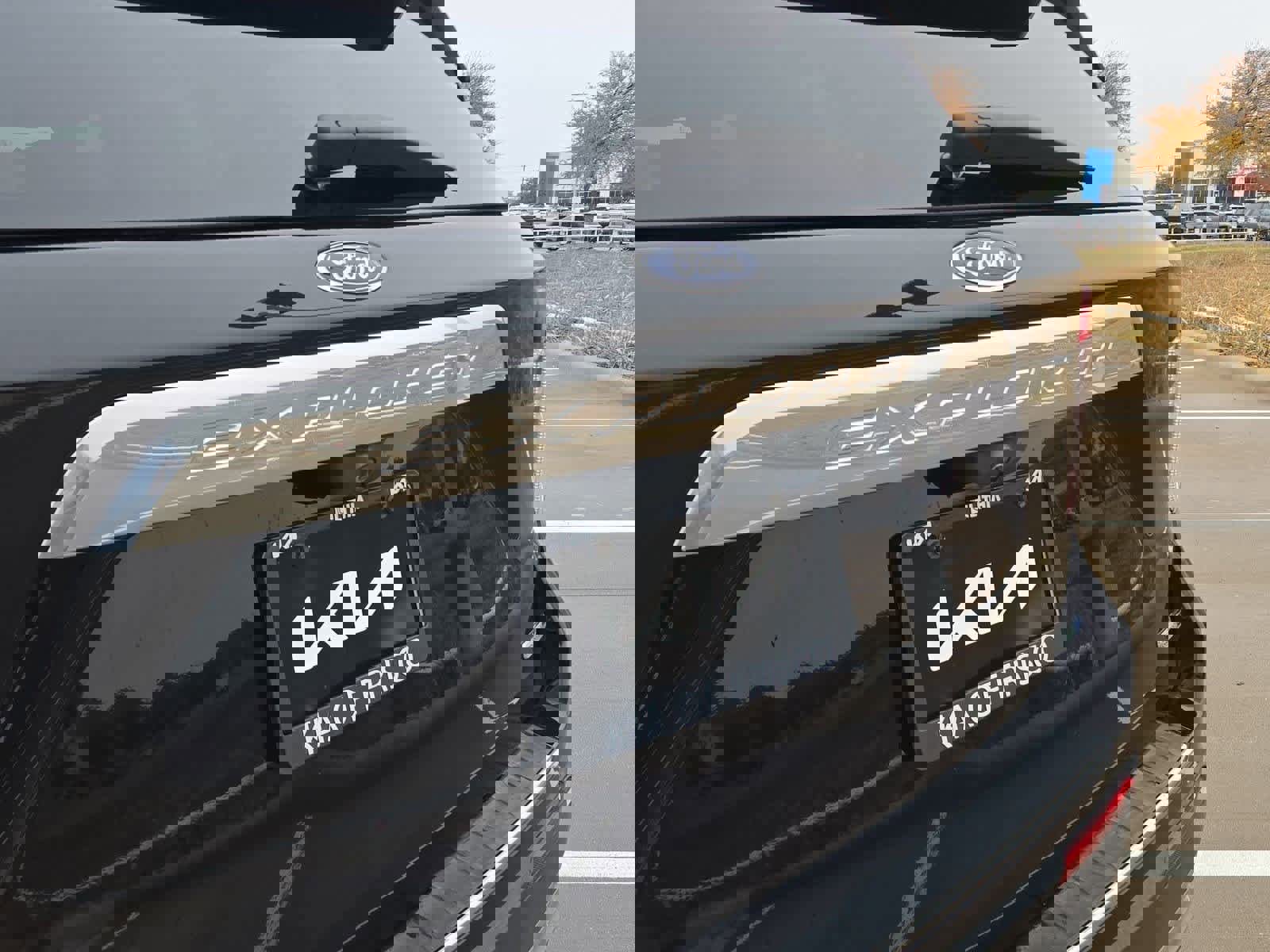 Used 2020 Ford Explorer Platinum w/ Premium Technology Package image 12