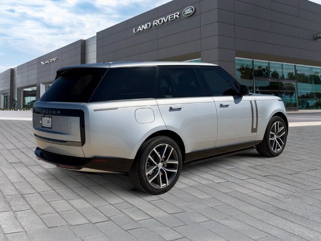 Used 2024 Land Rover Range Rover SE AWD/4WD image 5