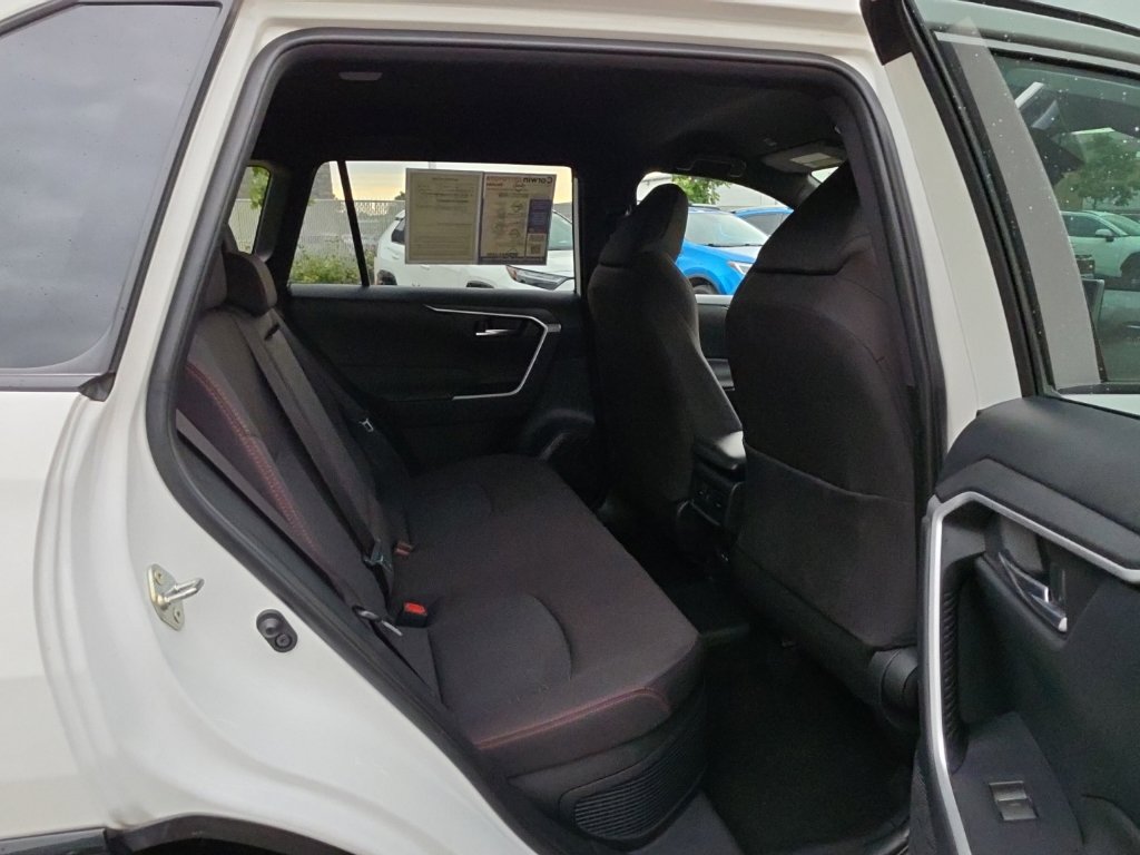 Used 2025 Toyota RAV4 SE AWD/4WD image 15