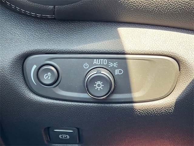 Used 2025 Chevrolet Blazer LT image 23