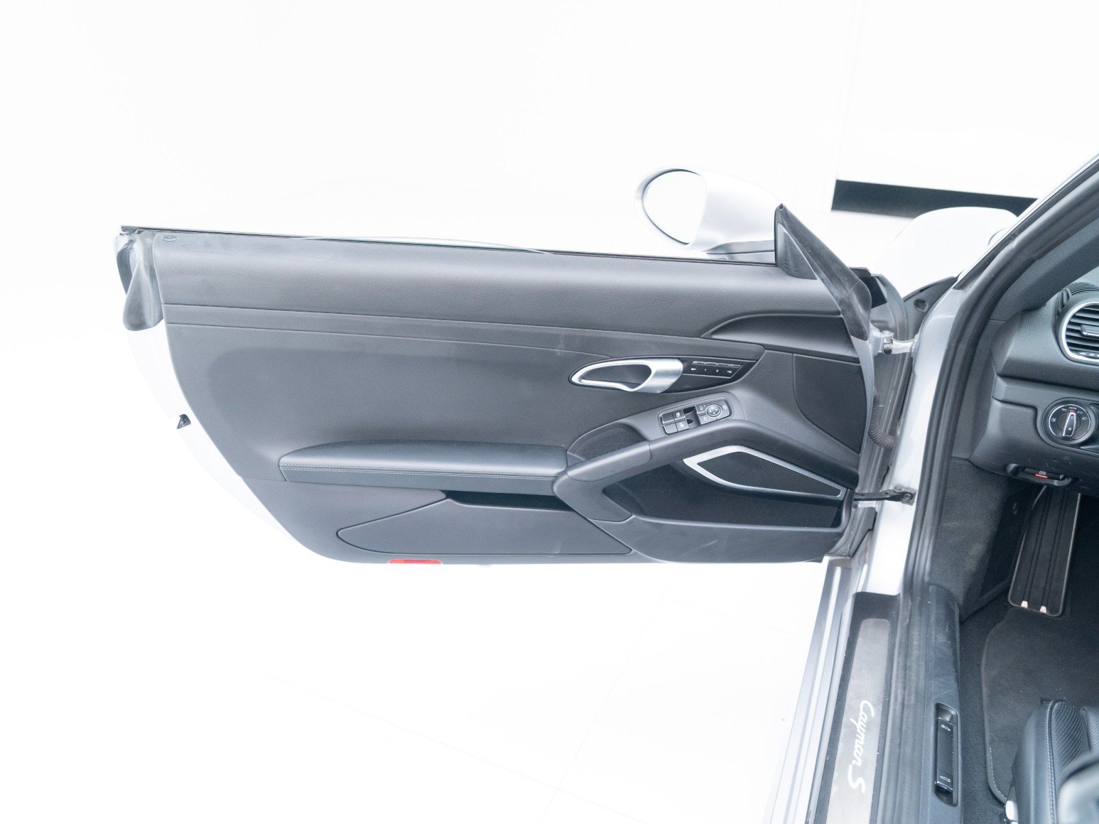 Certified 2025 Porsche 718 Cayman S RWD image 20