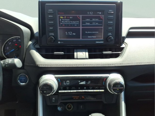 Used 2021 Toyota RAV4 XLE AWD/4WD image 18