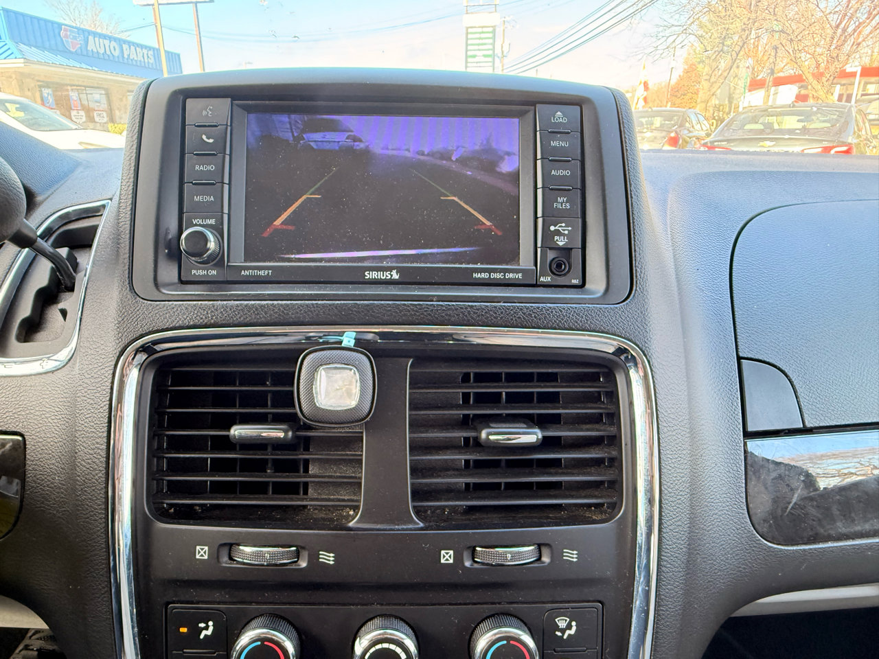 Used 2019 Dodge Grand Caravan SE w/ UConnect Hands-Free Group image 26