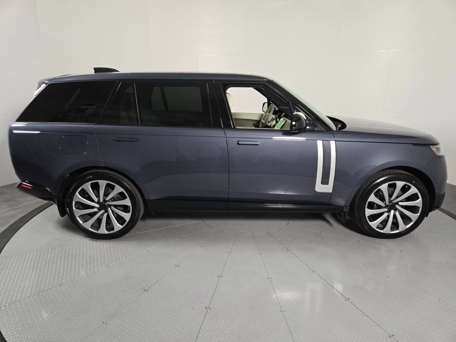 New 2026 Land Rover Range Rover Long Wheelbase Autobiography AWD/4WD image 6