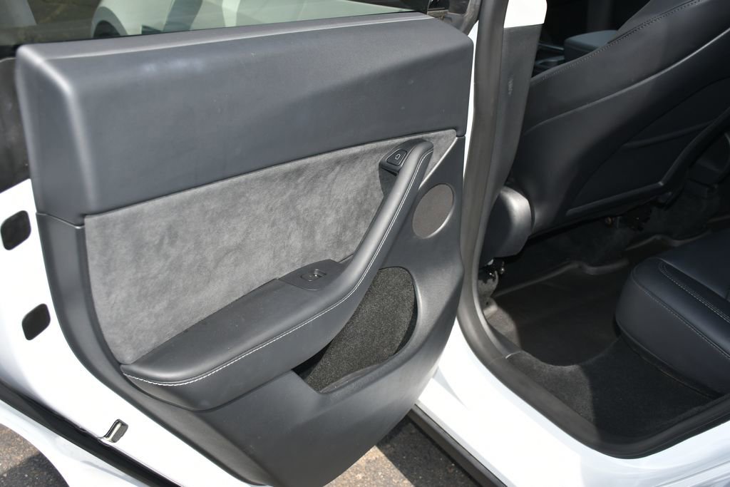 Used 2023 Tesla Model Y Performance AWD/4WD image 19