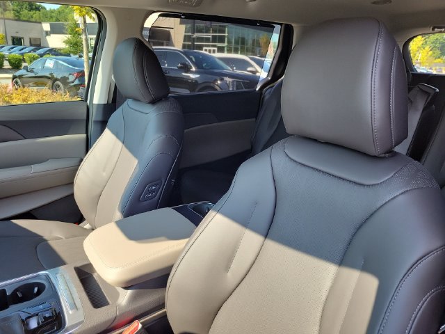 New 2027 Kia Carnival EX FWD image 24