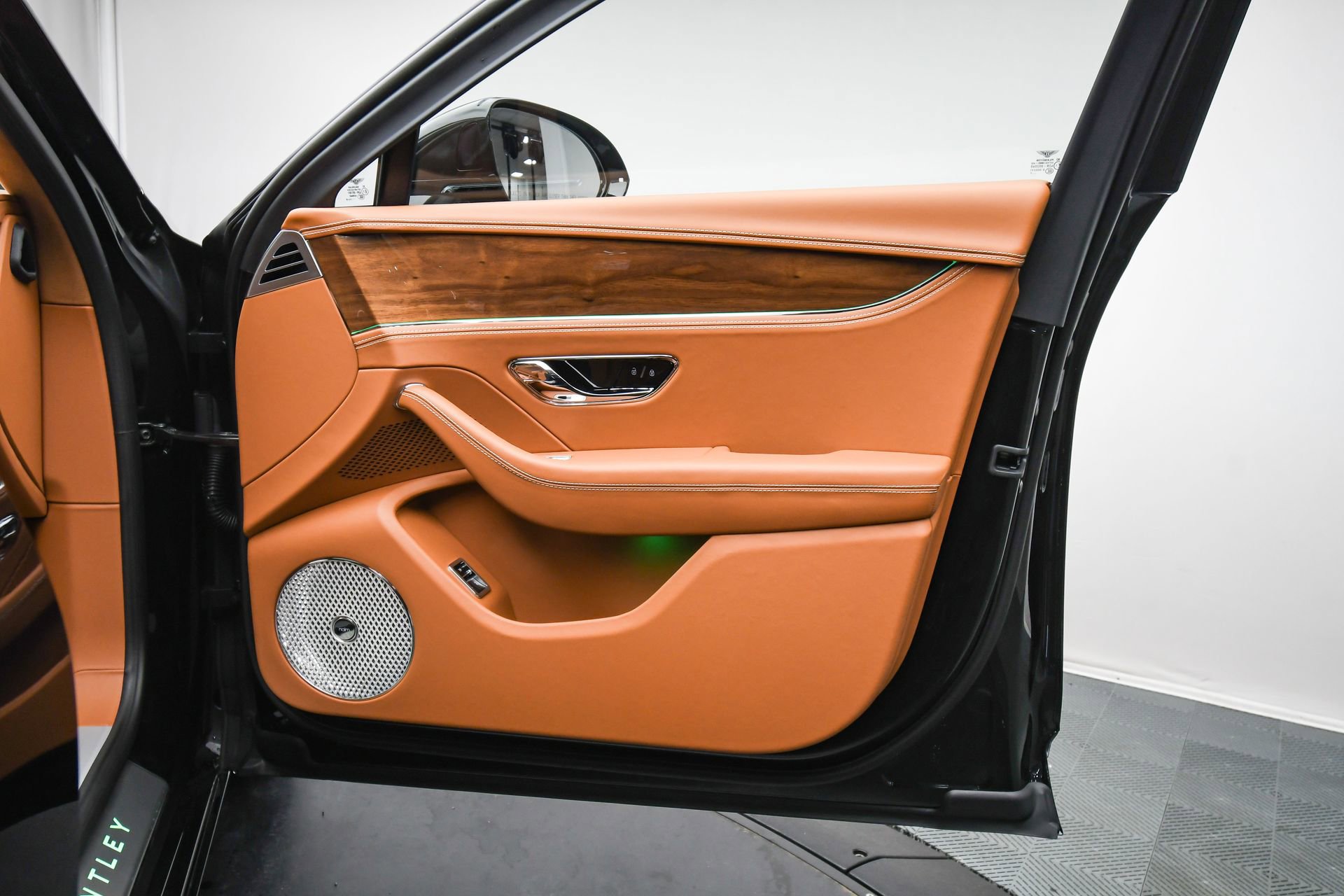 New 2026 Bentley Flying Spur Plug-In Hybrid image 42