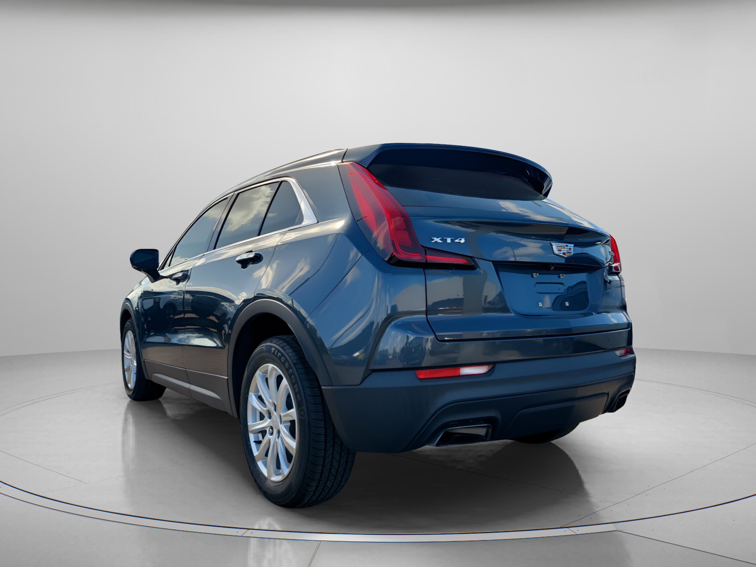 Used 2019 Cadillac XT4 Luxury image 2