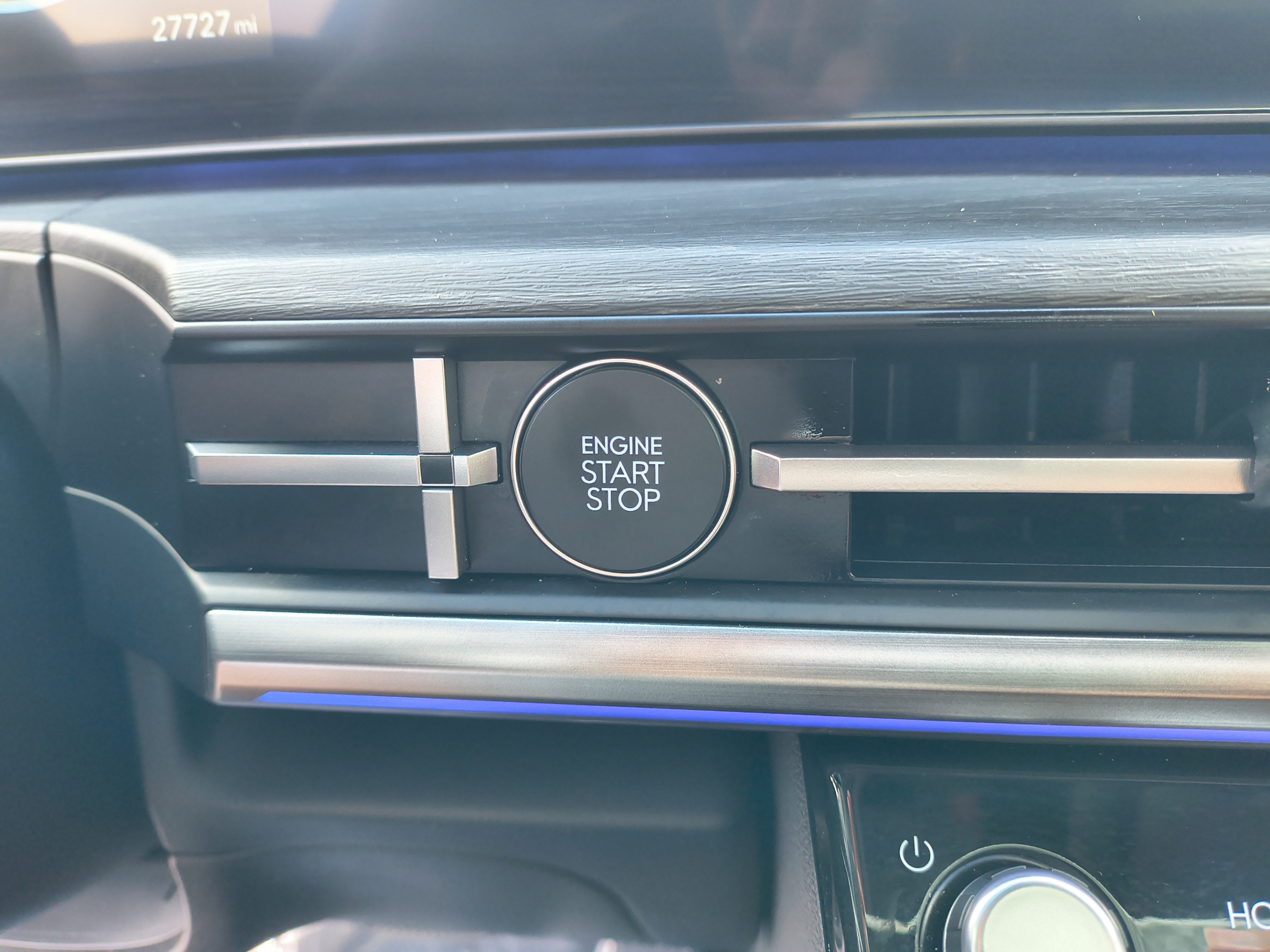 Certified 2025 Hyundai Santa Fe Limited FWD image 31