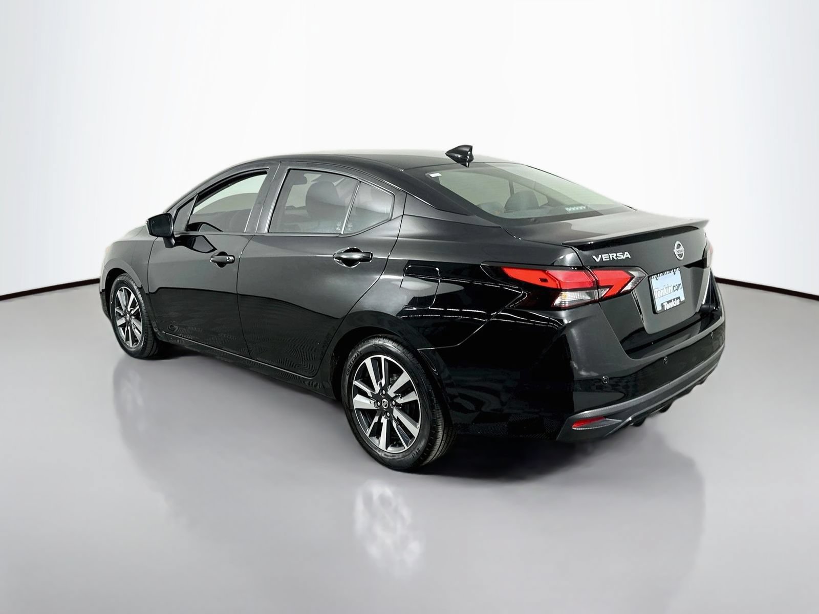 Used 2021 Nissan Versa SV FWD image 5