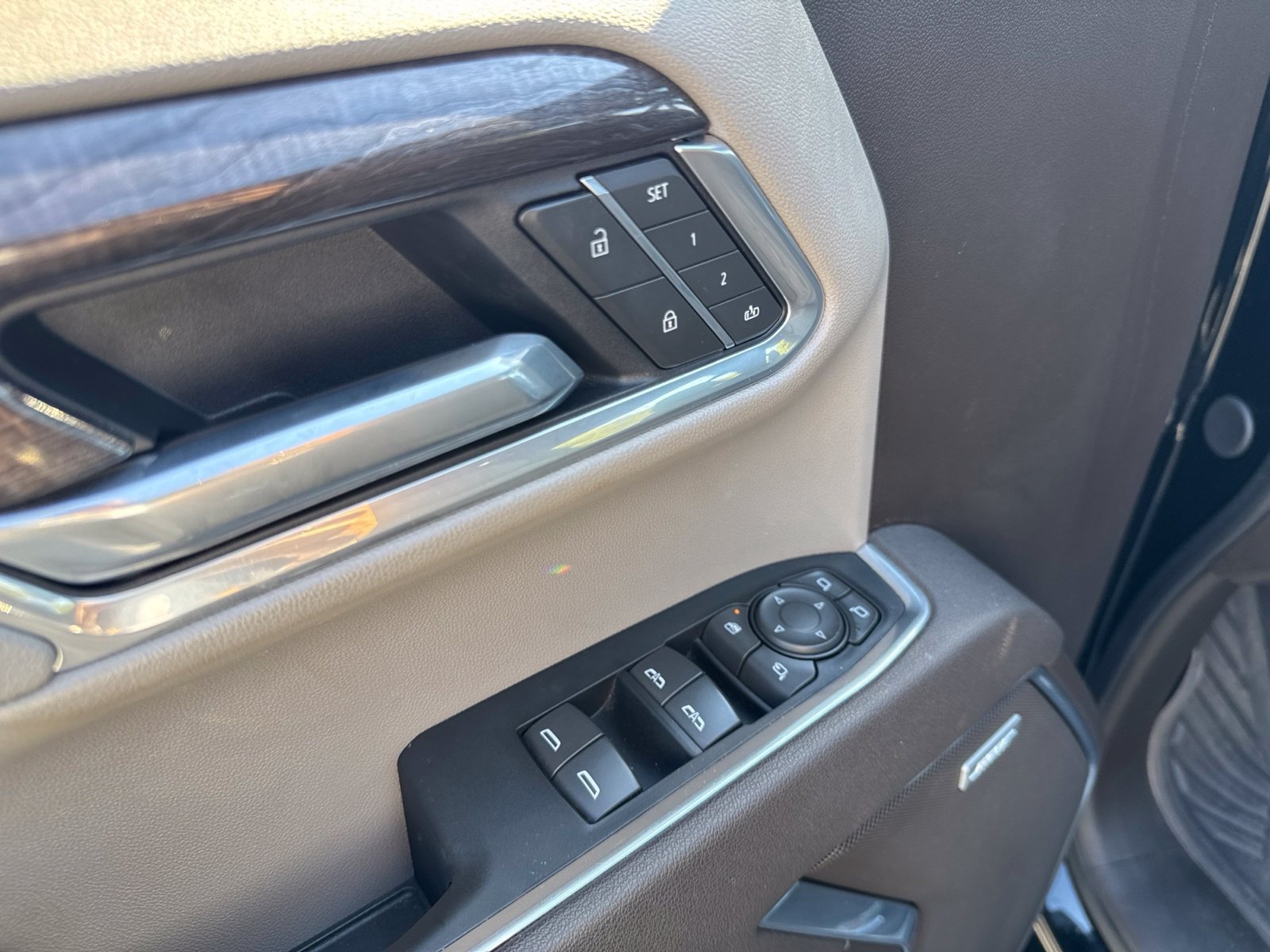Used 2025 Chevrolet Silverado 1500 LTZ w/ LTZ Premium Package AWD/4WD image 34