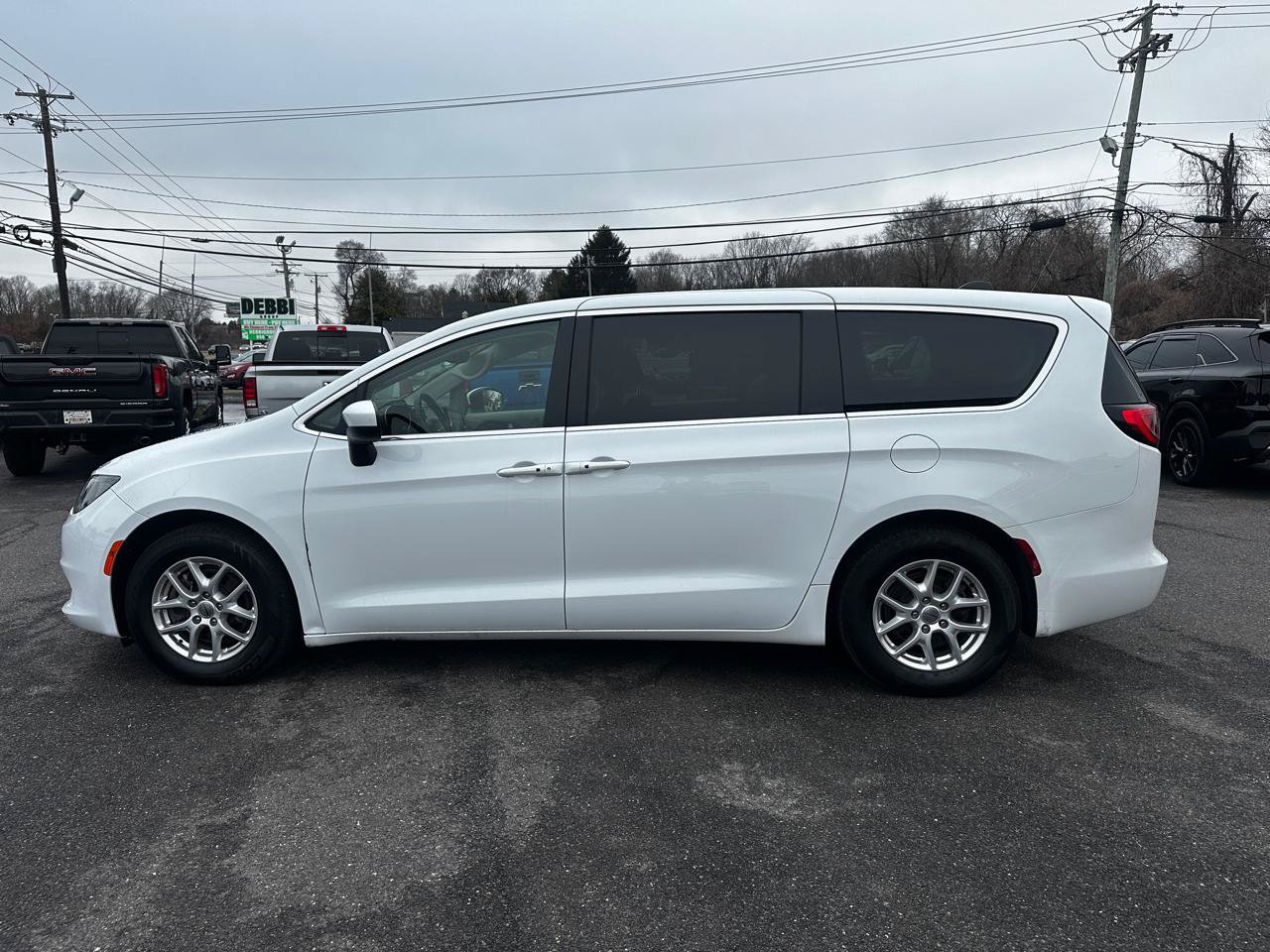 Used 2022 Chrysler Voyager LX FWD image 8