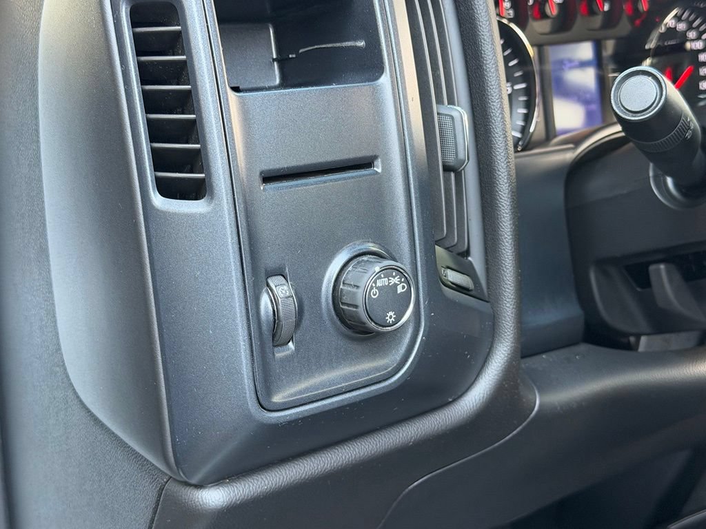 Used 2019 Chevrolet Silverado 1500 Custom w/ Custom Convenience Package AWD/4WD image 27
