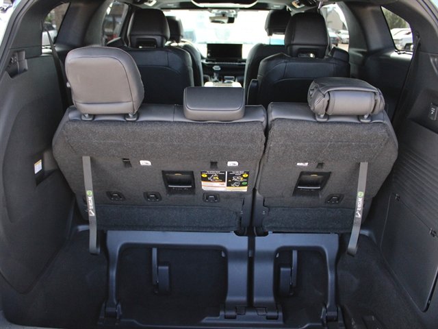Used 2026 Toyota Sienna Platinum AWD/4WD image 17