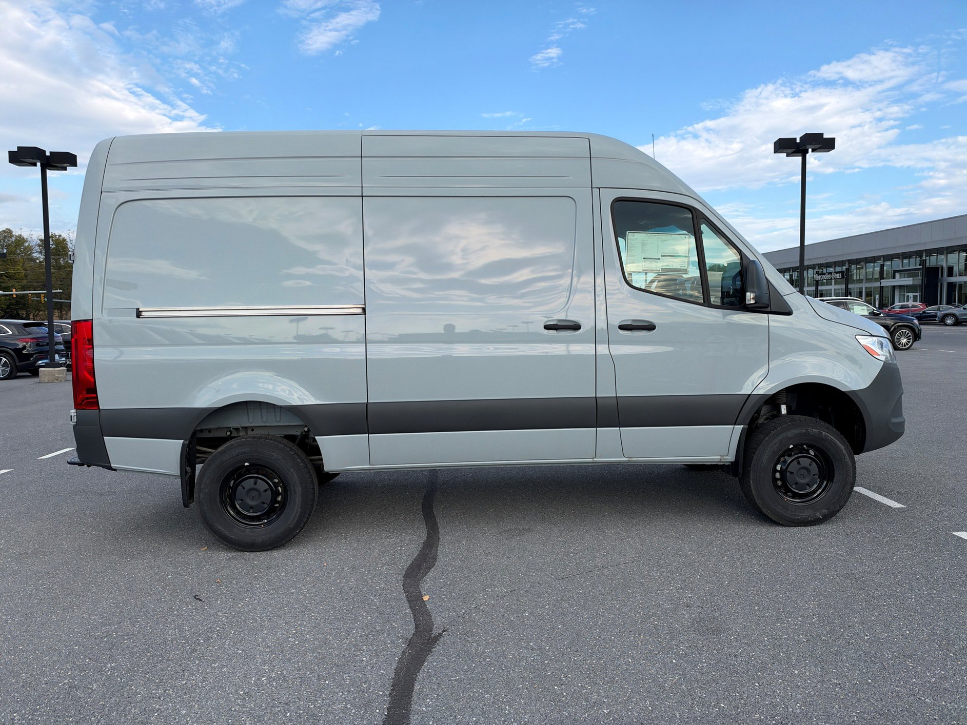 Used 2025 Mercedes-Benz Sprinter 2500 image 3