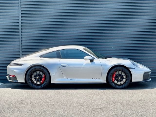 Used 2025 Porsche 911 Carrera 4 GTS AWD/4WD image 8